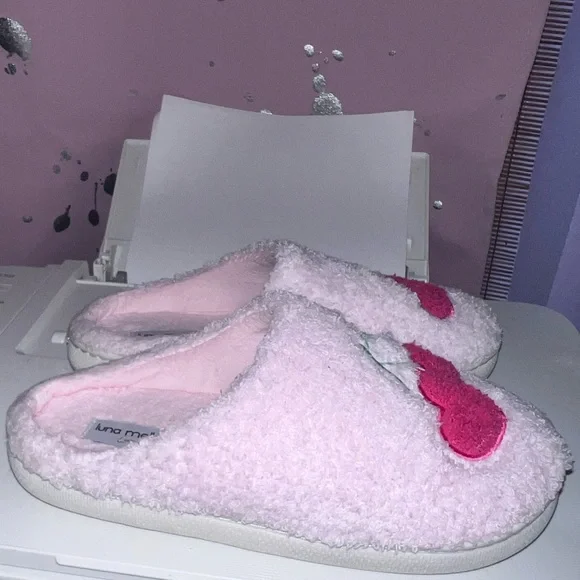 Luna Mellow cherry heart slippers size XS (4-5) - Picture 4 of 4